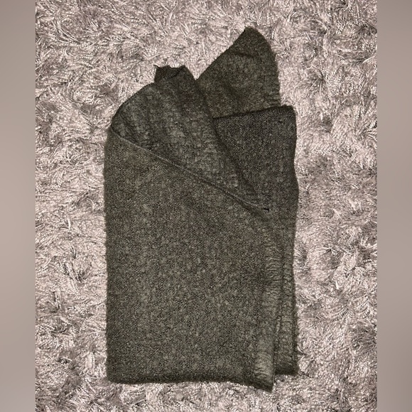 Francesca’s Olive Green Fuzzy Blanket Scarf - Picture 2 of 3